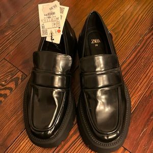 LAST CHANCE Zara Lug Sole Loafers Size 8 Black NWT